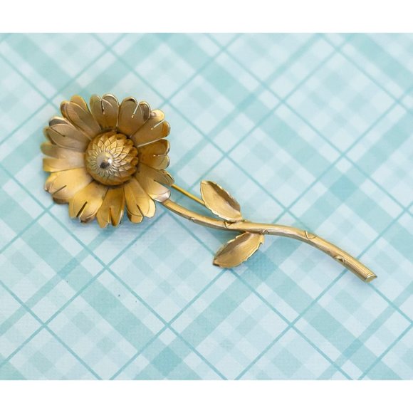 Vintage Golden Flower Brooch by Primex - L25 - Picture 1 of 2